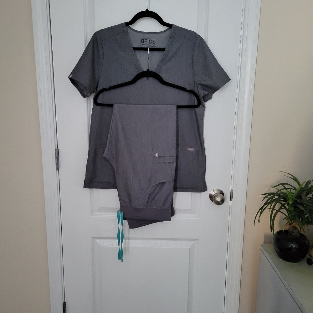 SOLD FIGS Graphite Scrub Set Medium